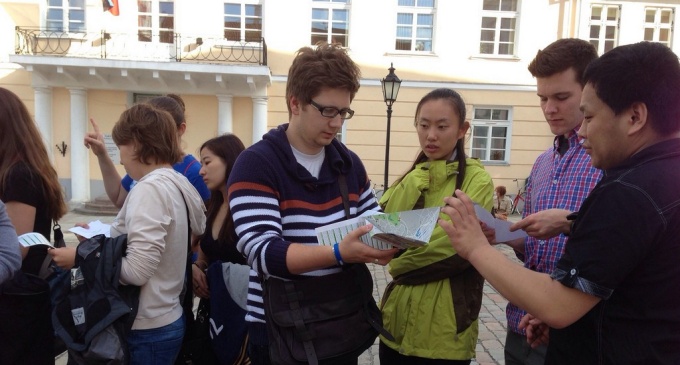 Students from UB and Tartu College collaborate on a mapping exercise in Tartu, Estonia. Photo by Daniel B. Hess. 