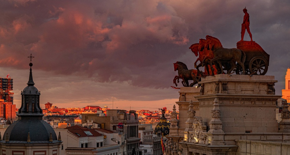 students tour the city of Madrid on a summer study abroad program. 