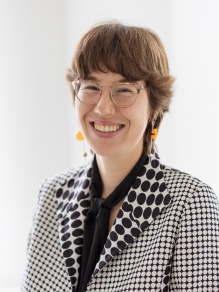 Liz Geiser Headshot. 