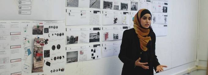 Photograph of Salwa Alawneh giving a presentation. 